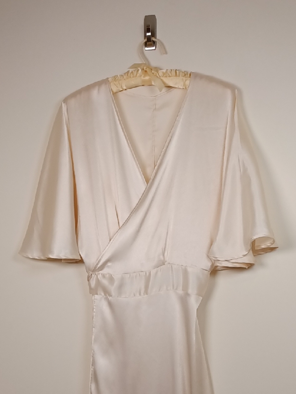 What Katie Did Gold Label Satin  Cream Wrap Robe with Attached Tie Waist Size 12 - Picture 16 of 16
